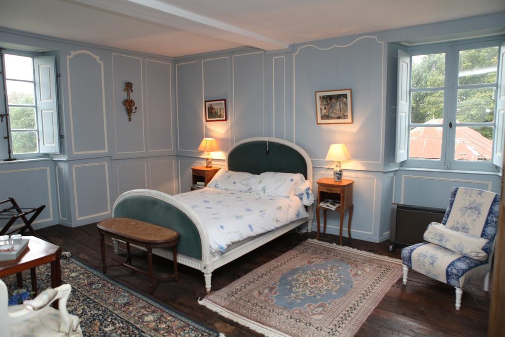 Manoir De Belle-Noe Bed & Breakfast Dol-de-Bretagne Oda fotoğraf